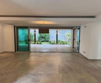 Casa moderna a la venta en condominio en Brasil de Mora
