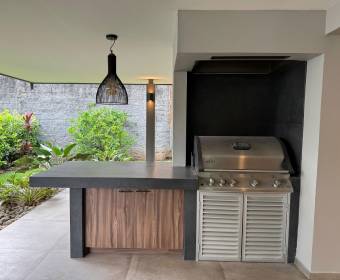 Casa moderna a la venta en condominio en Brasil de Mora