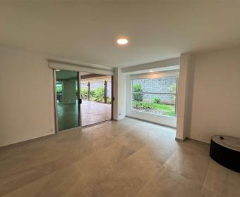 Casa moderna a la venta en condominio en Brasil de Mora
