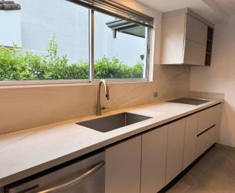 Casa moderna a la venta en condominio en Brasil de Mora