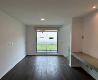 Casa moderna a la venta en condominio en Brasil de Mora