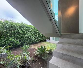 Casa moderna a la venta en condominio en Brasil de Mora