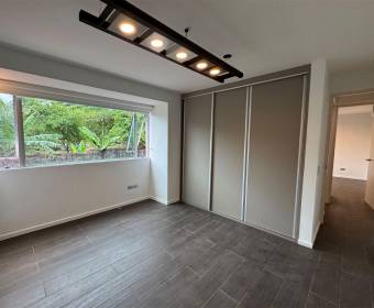 Casa moderna a la venta en condominio en Brasil de Mora