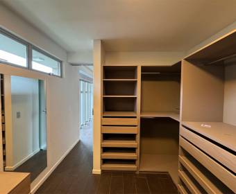 Casa moderna a la venta en condominio en Brasil de Mora