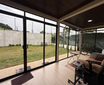 Single story house for sale in Fraijanes de Alajuela Single story house for sale in Fraijanes de Alajuela