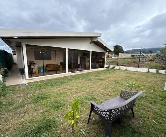Single story house for sale in Fraijanes de Alajuela Single story house for sale in Fraijanes de Alajuela