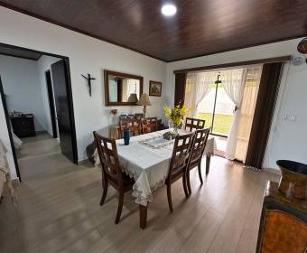 Single story house for sale in Fraijanes de Alajuela Single story house for sale in Fraijanes de Alajuela