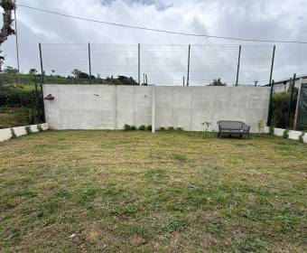 Single story house for sale in Fraijanes de Alajuela Single story house for sale in Fraijanes de Alajuela