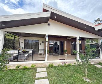 Single story house for sale in Fraijanes de Alajuela Single story house for sale in Fraijanes de Alajuela