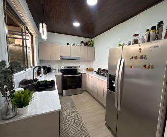 Single story house for sale in Fraijanes de Alajuela Single story house for sale in Fraijanes de Alajuela