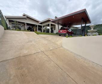 Single story house for sale in Fraijanes de Alajuela Single story house for sale in Fraijanes de Alajuela