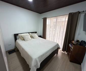 Single story house for sale in Fraijanes de Alajuela Single story house for sale in Fraijanes de Alajuela