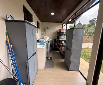 Single story house for sale in Fraijanes de Alajuela Single story house for sale in Fraijanes de Alajuela