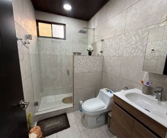 Single story house for sale in Fraijanes de Alajuela Single story house for sale in Fraijanes de Alajuela