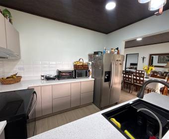 Single story house for sale in Fraijanes de Alajuela Single story house for sale in Fraijanes de Alajuela