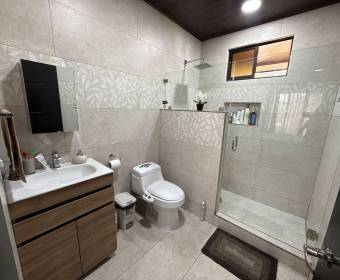 Single story house for sale in Fraijanes de Alajuela Single story house for sale in Fraijanes de Alajuela
