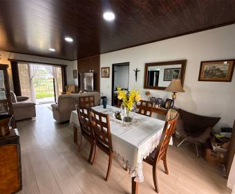 Single story house for sale in Fraijanes de Alajuela Single story house for sale in Fraijanes de Alajuela
