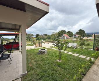 Single story house for sale in Fraijanes de Alajuela Single story house for sale in Fraijanes de Alajuela