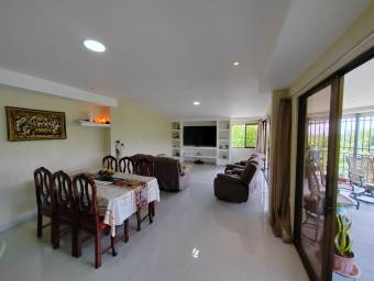 Casa remodelada en venta en Moravia con terraza y vista a las montañas #26-491 GS Casa remodelada en venta en Moravia con terraza y vista a las montañas #26-491 GS
