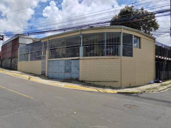 Casa remodelada en venta en Moravia con terraza y vista a las montañas #26-491 GS