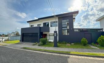 Casa contemporánea en venta Condominio Rialto San Pedro / Sabanilla nja1222