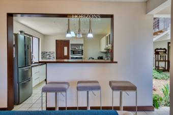 ¡En venta! Amplia Casa con Apartamento Independiente en Pinares Curridabat nja1227