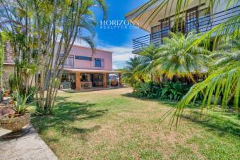 ¡En venta! Amplia Casa con Apartamento Independiente en Pinares Curridabat nja1227