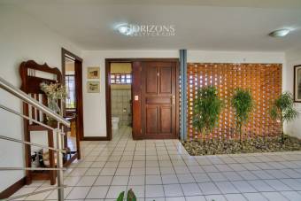 ¡En venta! Amplia Casa con Apartamento Independiente en Pinares Curridabat nja1227