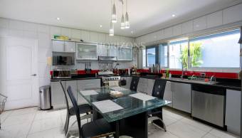 ¡Venta! Casa con Uso de Suelo Mixto en San Jose Barrio Naciones Unidas / 6 habitaciones  