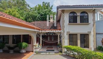 Venta Casa en Residencial Altamonte 4 Habitaciones Oficina Amplio Jardín 8 Parqueos NJA13 Venta Casa en Residencial Altamonte 4 Habitaciones Oficina Amplio Jardín 8 Parqueos NJA13