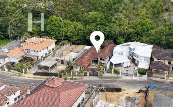 Venta Casa en Residencial Altamonte 4 Habitaciones Oficina Amplio Jardín 8 Parqueos NJA13 Venta Casa en Residencial Altamonte 4 Habitaciones Oficina Amplio Jardín 8 Parqueos NJA13