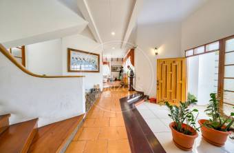 Casa Independiente con Uso Comercial en Los Yoses con Potencial para Oficina Administrativ
