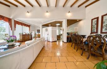 Casa Independiente con Uso Comercial en Los Yoses con Potencial para Oficina Administrativ