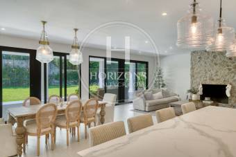 Venta de Casa en Condominio El Herrán con Vista a una Reserva Natural  5 Habitaciones NJA1