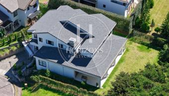 Venta de Casa en Condominio El Herrán con Vista a una Reserva Natural  5 Habitaciones NJA1