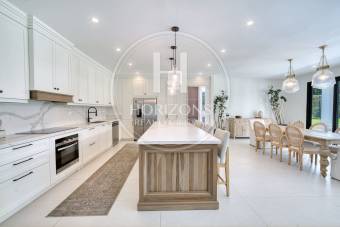 Venta de Casa en Condominio El Herrán con Vista a una Reserva Natural  5 Habitaciones NJA1