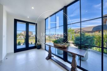 Venta de Casa en Condominio El Herrán con Vista a una Reserva Natural  5 Habitaciones NJA1