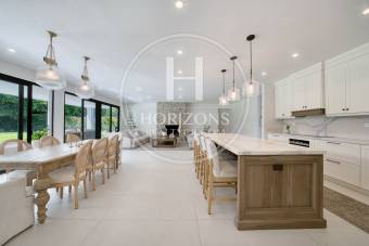 Venta de Casa en Condominio El Herrán con Vista a una Reserva Natural  5 Habitaciones NJA1