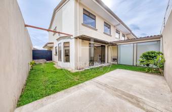 Casa con Jardín en Venta en Condominio Karataba en Taras de Cartago 3 Habitaciones noj1172 Casa con Jardín en Venta en Condominio Karataba en Taras de Cartago 3 Habitaciones noj1172