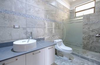Casa en Condominio Guayacán Real en Colinas Montealegre Curridabat Amplia Zona Verde noj11