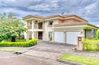 Casa en Condominio Guayacán Real en Colinas Montealegre Curridabat Amplia Zona Verde noj11