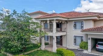 Casa en Condominio Guayacán Real en Colinas Montealegre Curridabat Amplia Zona Verde noj11