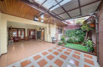 Se Vende Casa de Una Planta en Curridabat con Apartamento Independiente 6 Habitaciones noj