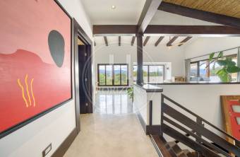 Casa de Lujo en Venta en Condominio Hacienda Gregal en Curridabat Amplios Jardines y Pisci