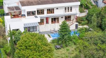 Casa de Lujo en Venta en Condominio Hacienda Gregal en Curridabat Amplios Jardines y Pisci