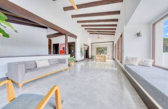 Casa de Lujo en Venta en Condominio Hacienda Gregal en Curridabat Amplios Jardines y Pisci