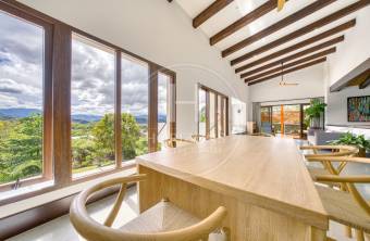 Casa de Lujo en Venta en Condominio Hacienda Gregal en Curridabat Amplios Jardines y Pisci