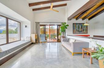 Casa de Lujo en Venta en Condominio Hacienda Gregal en Curridabat Amplios Jardines y Pisci
