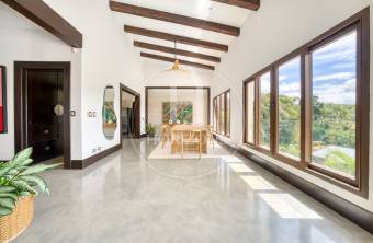Casa de Lujo en Venta en Condominio Hacienda Gregal en Curridabat Amplios Jardines y Pisci