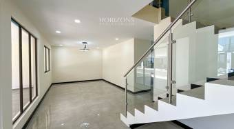 Amplia Casa Nueva en Condominio Distrito San Juan 249m2 nja1202